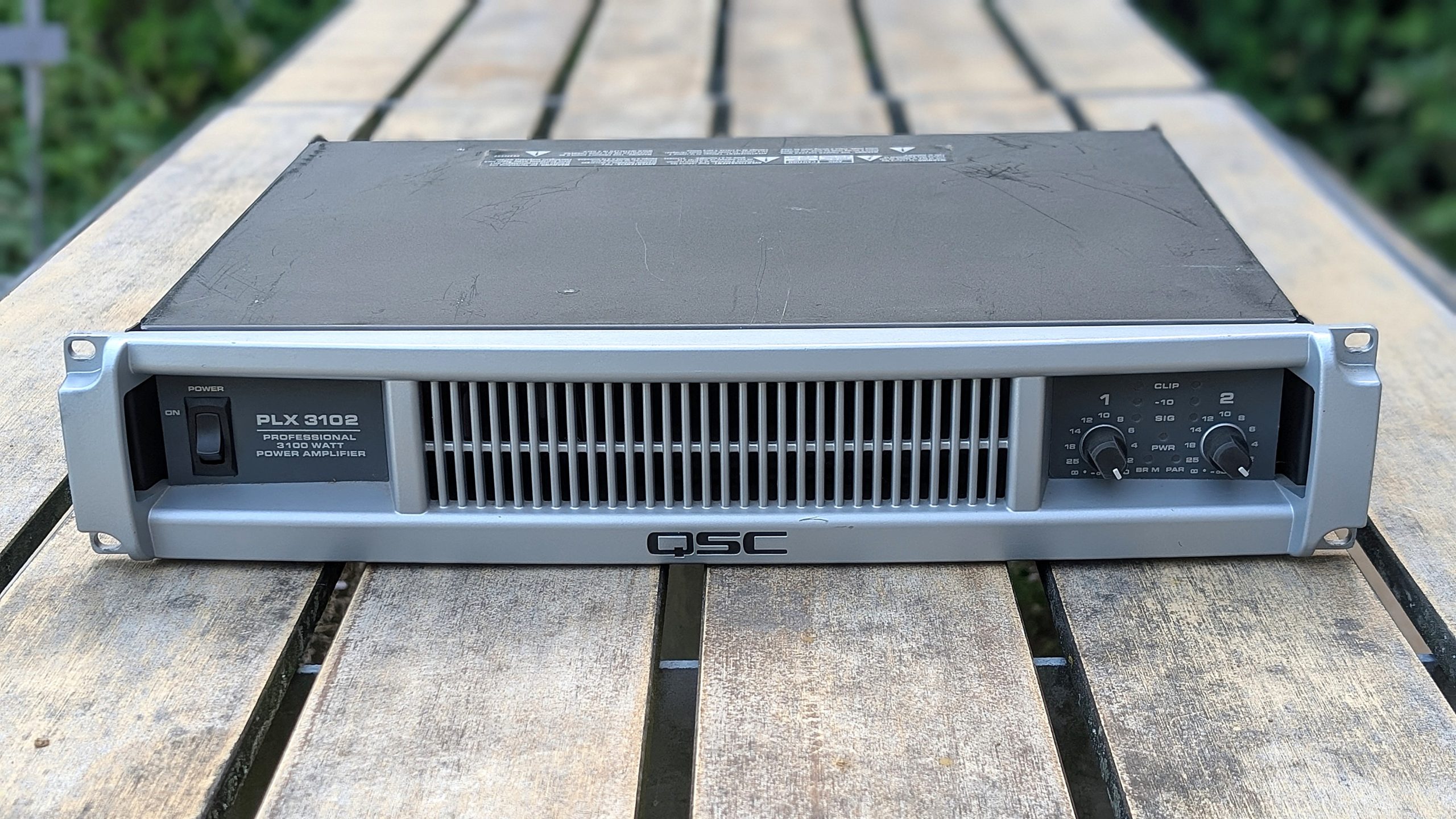 studio-la-boite-a-meuh-qsc-plx-3102