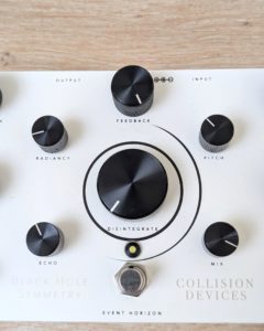 studio-la-boite-a-meuh-black-hole-symmetry